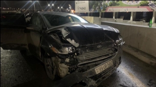 Bakıda buzda sürüşən "Ford" "Mercedes"ə dəydi,  sonra isə...  - FOTO