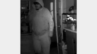 Naməlum şəxs gecə saatlarında dörd dəfə evə girərək yatan qızı izlədi 