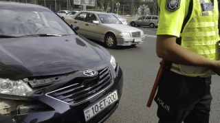 Bakının mərkəzində "Toyota" ilə "BakuBus" avtobusu toqquşdu  - FOTO