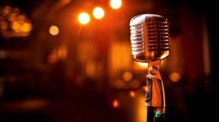 Rusiyanı tərk edən daha bir azərbaycanlı müğənni Bakıya gəldi   - FOTO