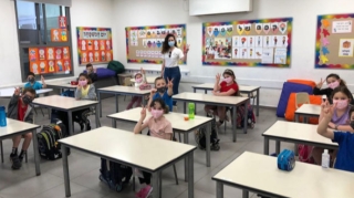 İsrail məktəbləri distant təhsilə keçib