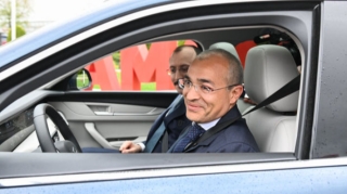 Mikayıl Cabbarov “Togg”un sükanı arxasına keçdi  - FOTO