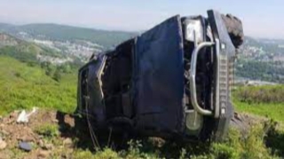 Biləsuvarda minik avtomobili aşdı:  bir ailənin 6 üzvü qəzaya düşdü, ölən var