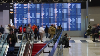 Moskva aeroportlarında uçuşlar kütləvi şəkildə təxirə salınıb 