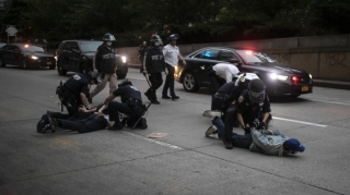 В Нью-Йорке за сутки арестовали почти 300 человек