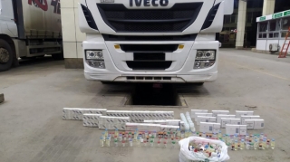 Gömrükçülər dərman və siqaretlərin qanunsuz dövriyyəsinin qarşısını alıb  - FOTO