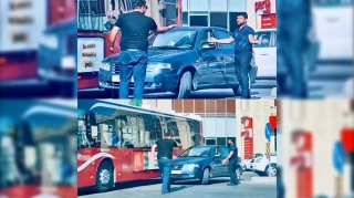 Sürücülər arasında gərgin anlar: Qəza törətdilər, sonra..  - VİDEO