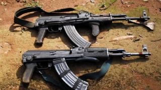 Vətəndaşlar qanunsuz silahları polisə könüllü təhvil verdi 