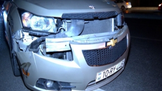 Yasamalda iki avtomobil toqquşdu, xəsarət alan var - FOTO 