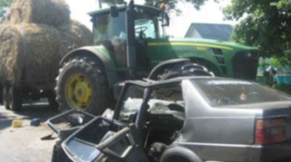 Şamaxıda avtomobil traktorla toqquşdu, 4 nəfər xəsarət aldı 