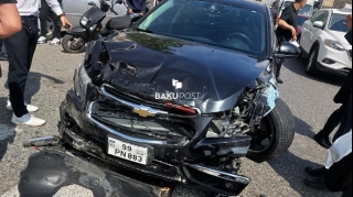 Bakıda ağır qəza:  5 avtomobil bir-birinə çırpıldı  - FOTO
