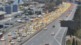 "20 Yanvar" metro stansiyası istiqamətində nəqliyyatın sıxlığı yarandı 