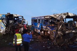 Şirkətin iki avtobusu toqquşdu: 7 ölü, 62 yaralı - FOTO