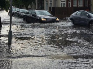 Gölə dönən yollar - FOTO