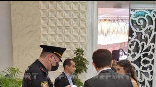 Bakıda polis COVID-19 pasportu olmayanları toya buraxmır - VİDEO