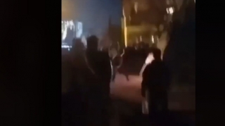 Bayram tonqalına atılan benzin partlayışa səbəb oldu - 10 yaralı var - VİDEO 