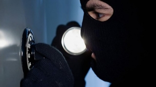 Bakıda mənzildən 7500 manat oğurlandı 