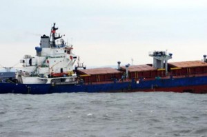 Yük gəmisi batdı: 9 nəfər itkin düşüb