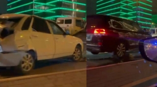 На центральном проспекте Баку Land Cruiser попал в ДТП  - ВИДЕО