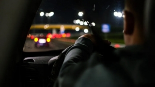 Проблема отмены заказов такси при оплате по карте: конфликт между пассажирами и водителями - ВИДЕО 