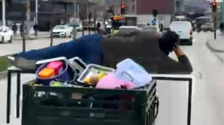 Yükdaşıma qaydalarını pozan şəxsin görüntüləri GÜNDƏM OLDU - VİDEO 