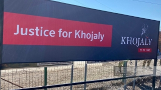 Xankəndi-Laçın yolunda Xocalı soyqırımının ildönümü ilə bağlı lövhələr quraşdırılıb  - FOTO
