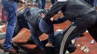 Bakıda kişini döyərək evinin qabağına atıblar