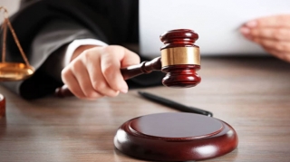 Hədə-qorxu ilə pul tələb edən jurnalistlərlə bağlı hökm dəyişdirilib 