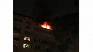 Xırdalanda çoxmərtəbəli binada yanğın baş verib