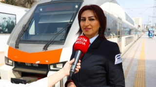 10 il məktəbdə çalışdı, qızı ilə bir partada əyləşdi... – Dəmir Yollarının ilk qadın maşinist köməkçisi – VİDEO 