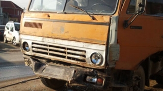 Qaradağda bir nəfər "KamAz" qoşqusunun altında qalaraq ölüb 
