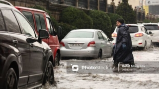Gecədən sübhədək soyuq duş:  Yağışa təslim olan Bakı  - VİDEO - FOTO