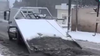 Bakıda yolu qardan bu üsulla təmizlədi - VİDEO