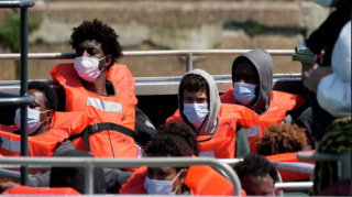 İspaniyaya gedən qayıq batıb, 40-dan çox miqrant ölüb