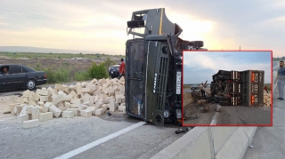 Ucarda yük maşını aşıb, sürücü xəsarət alıb - FOTO 