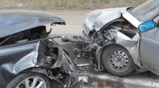  Hövsan yolunda "BMW" "Mitsubishi"yə çırpıldı:  ölən və xəsarət alan var