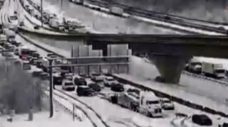 Yollar bağlandı:  Sürücülər 15 saat tıxacda qaldılar  - VİDEO