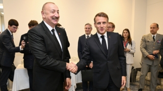 İlham Əliyev Kopenhagendə Emmanuel Makronla görüşüb - FOTOLAR