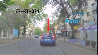 Dönmə işığı yandırmayıb təhlükə yaratdı, sonra sürücünün arxasına düşüb... - VİDEO