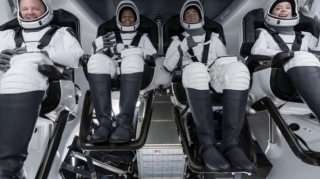 Dünyada ilk dəfə kosmosa tamamilə mülki heyət yollandı   - FOTO - VİDEO