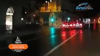 Üçüncü zolaqdan dönmə  edən sürücü belə qəza törətdi  - VİDEO