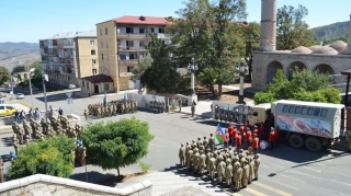MN və Daxili Qoşunların şəxsi heyəti Şuşada təntənəli yürüş keçirib - FOTO 
