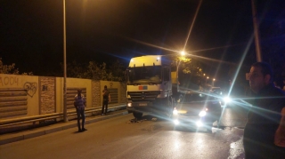 Bakıda yük və minik avtomobilləri toqquşdu