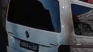 Ermənilər Rusiya MN-nin mikroavtobusunun İrəvanda qaydaları pozmasından hiddətlənib  - VİDEO