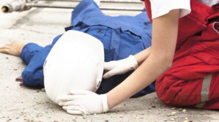 Yaşlı fəhlənin başına yük düşdü, ÖLDÜ 