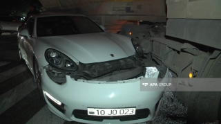 Bakıda “Porsche” yük maşını ilə toqquşdu  - FOTO