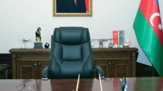 Üç müşaviri, 5 prorektoru var - Nazir kimi rektor 