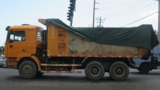 Şəmkirdə yük maşınları toqquşub,2 ölü, 1 yaralı var   - FOTO