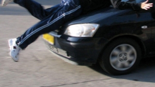 Kişini evinin qarşısında maşınla vurub öldürdülər - BAKIDA 