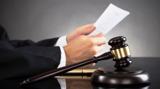 Mağazadan 6500 manatlıq oğurluq etdi, "mənə borcu var" dedi 